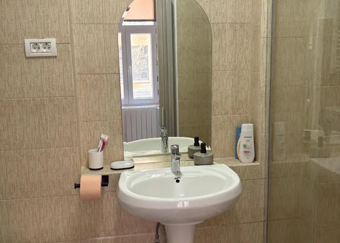 Garsoniera Langa Palatul Parlamentului ブカレスト